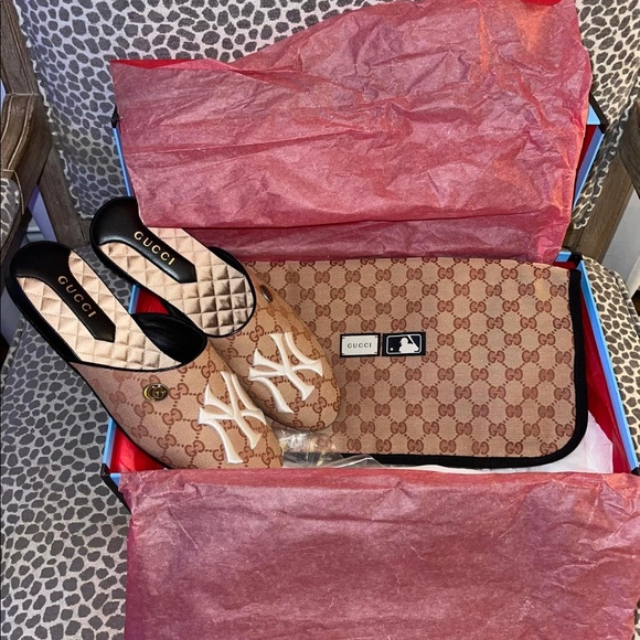 100% authentic, GUCCI x NY YANKEES, canvas mules - Picture 3 of 5